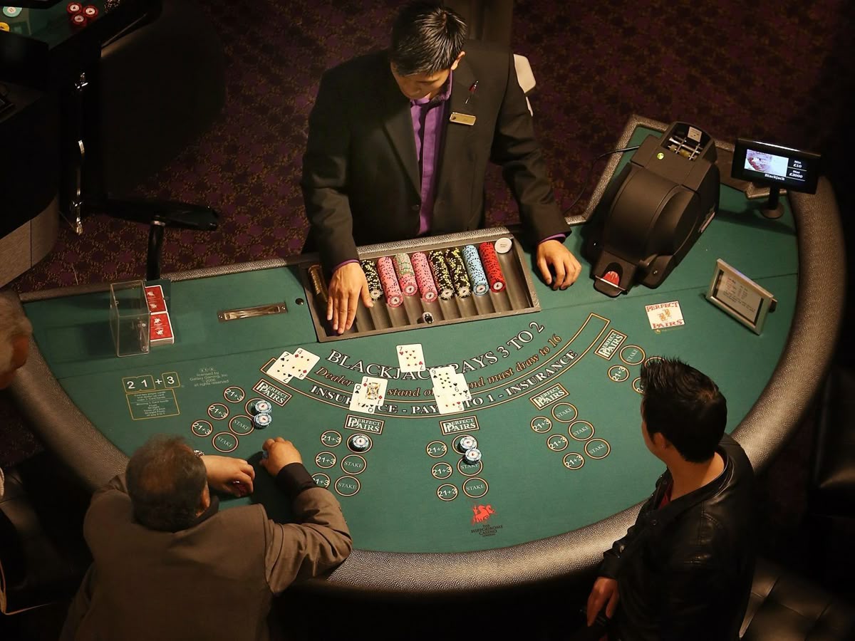 1ST BET کیسینو میں پوکر گیمز